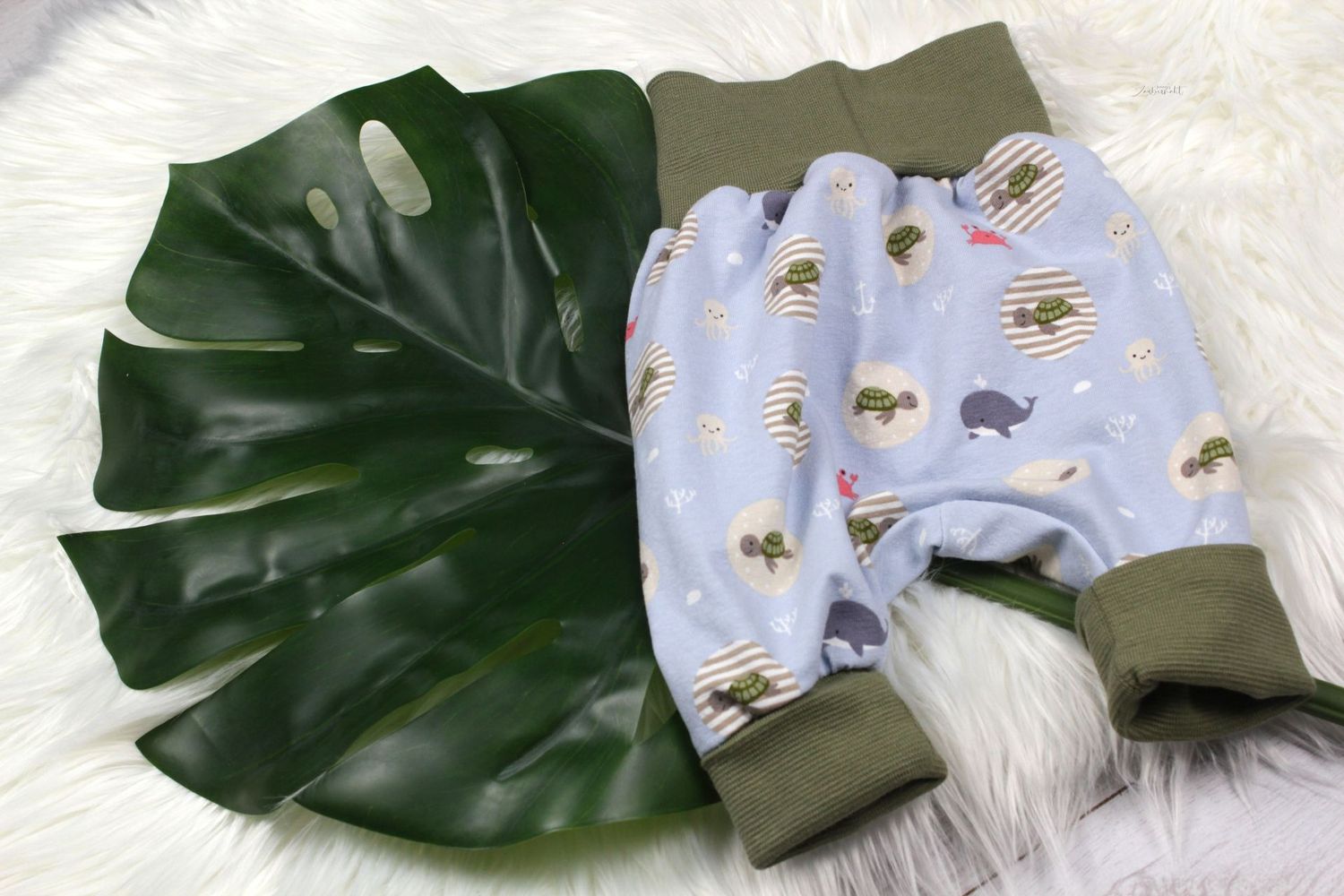 Pumphose Meerestiere hellblau/khaki 50/56 Pumphose Meerestiere hellblau/khaki 50/56