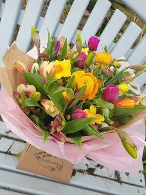 Friday flowers - seasonal bouquet for local delivery or collection Friday flowers - seasonal bouquet for local delivery or collection