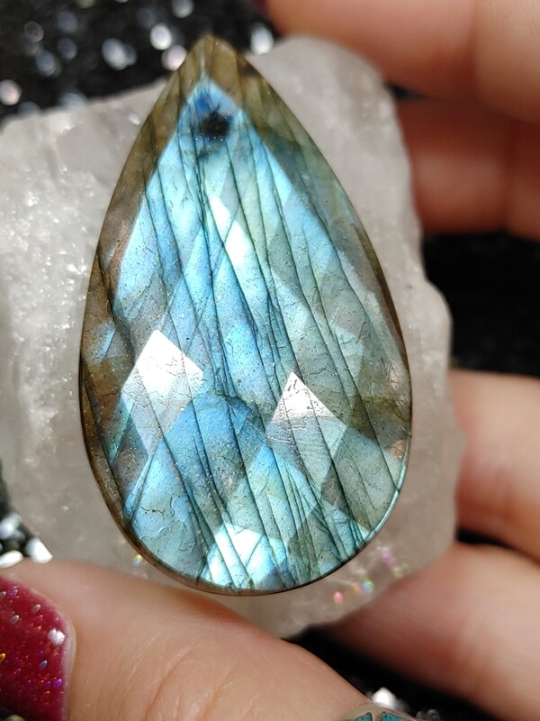 Labradorite Rosecut