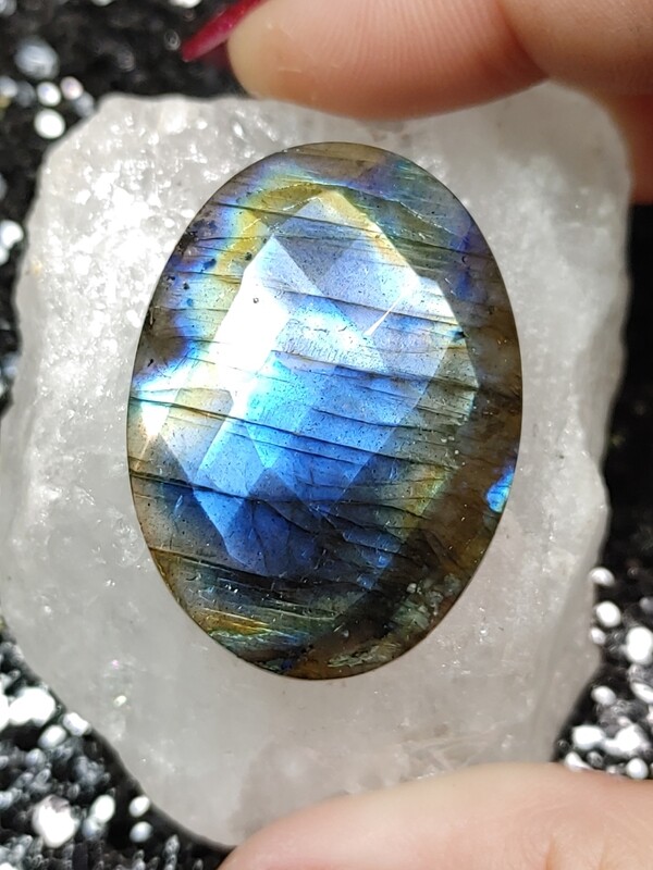 Labradorite Rosecut