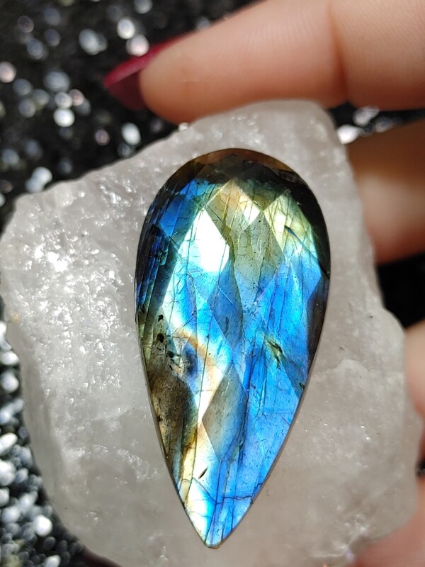 Labradorite Rosecut