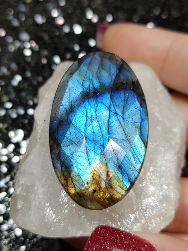 Labradorite Rosecut