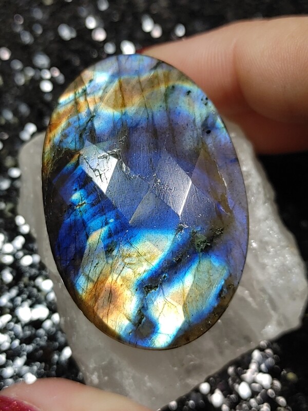 Labradorite Rosecut