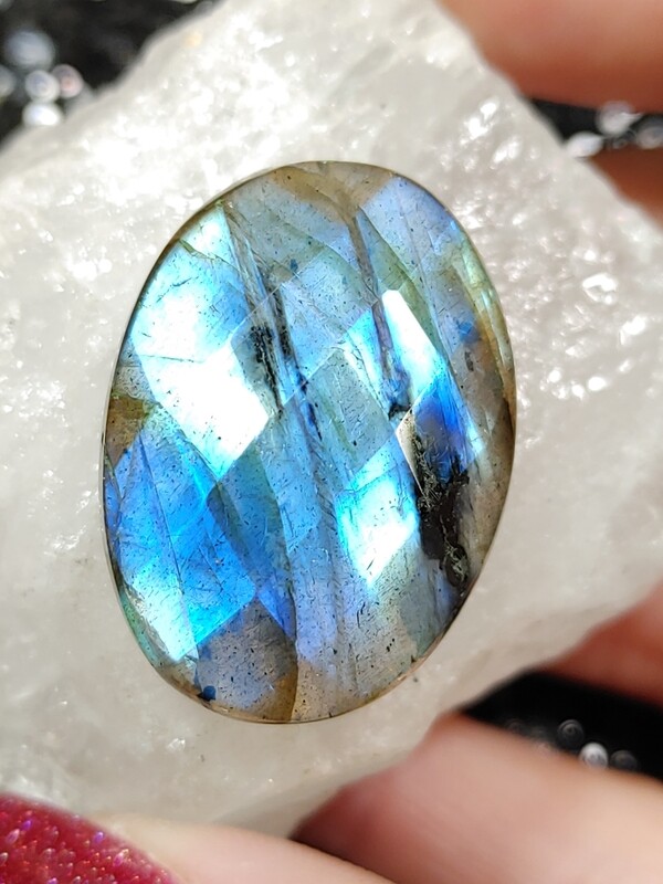 Labradorite Rosecut