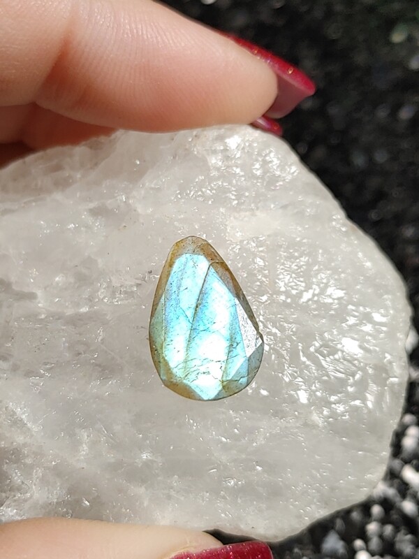 Labradorite Faceted pear Gemstone