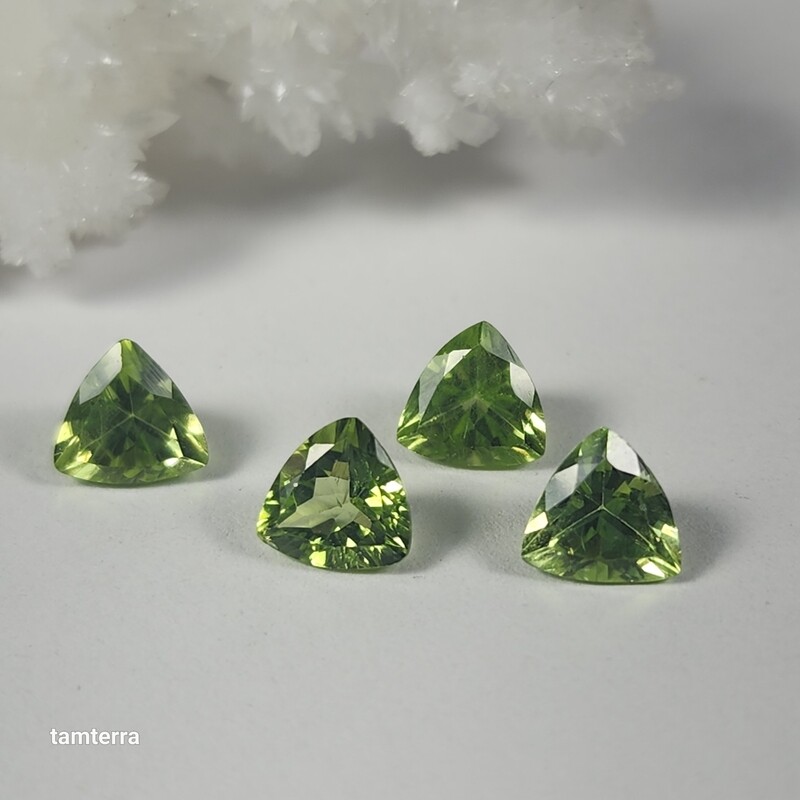 Peridot Trillion 