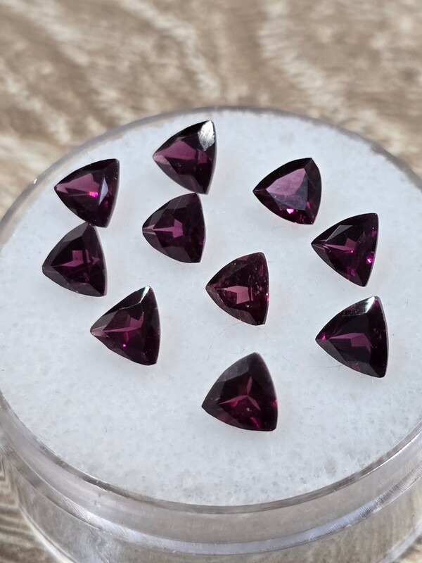 Rhodolite 5 mm Trillion