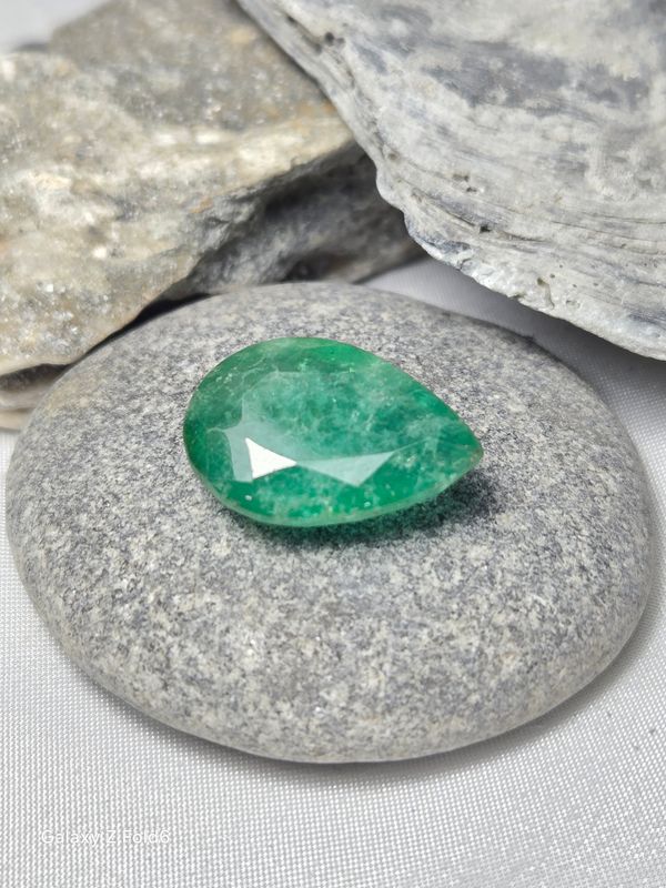 Emerald Faceted Pear