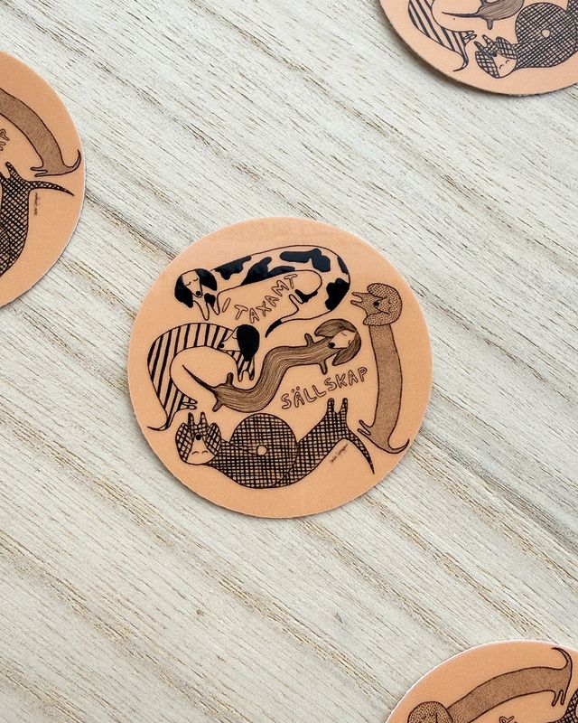 Sticker | I taxamt sällskap, peach