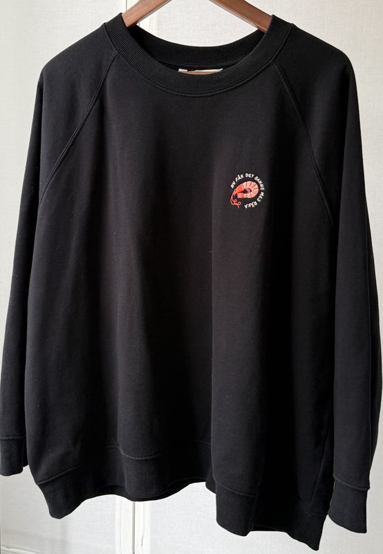 Broderad tröja | svart | XL | Banne mej räka | Second hand