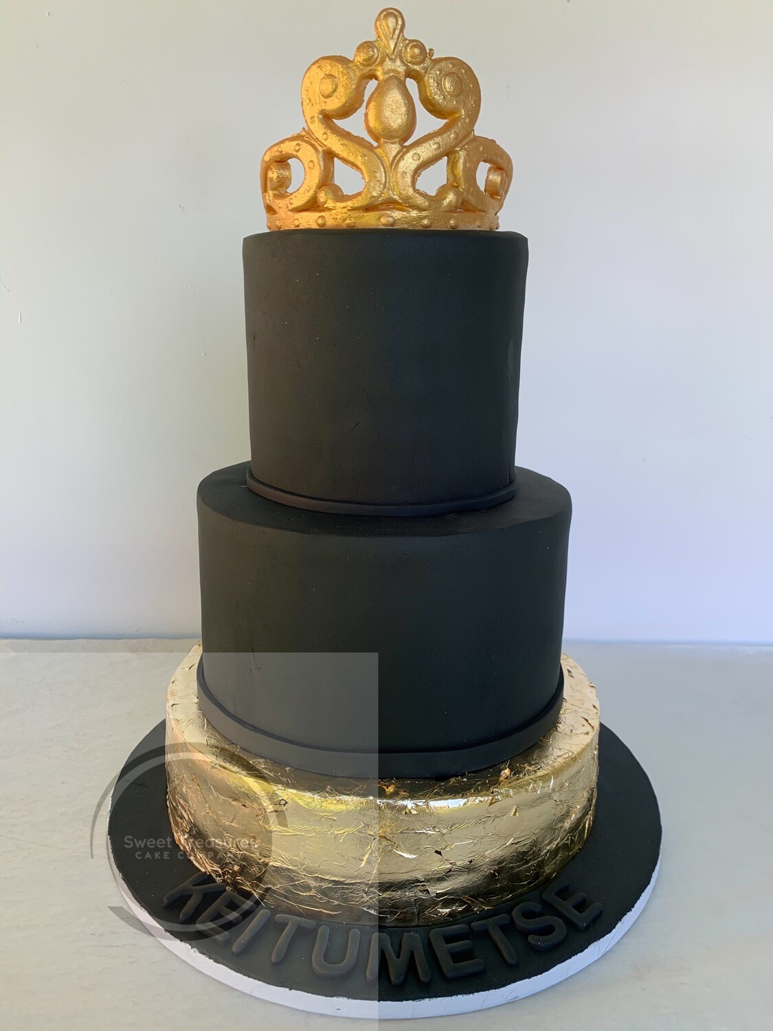 Black and gold Crown 3 tier cake