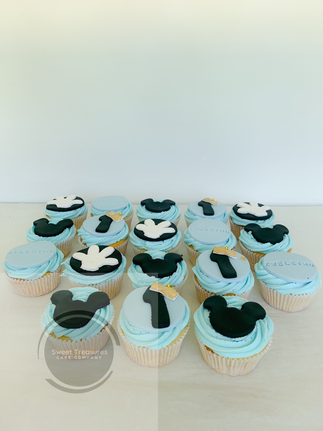 Mickey Mouse cupcakes