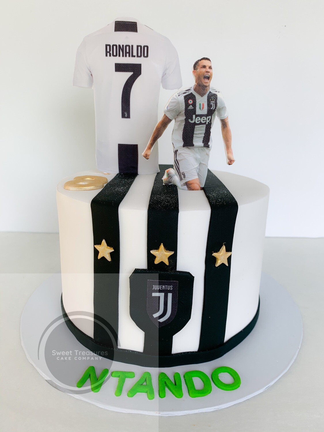 Juventus Cristiano ronaldo CR7 Away Soccerwe Kodoto Miniature Football  Figurine Cake Topper, Hobbies & Toys, Toys & Games on Carousell