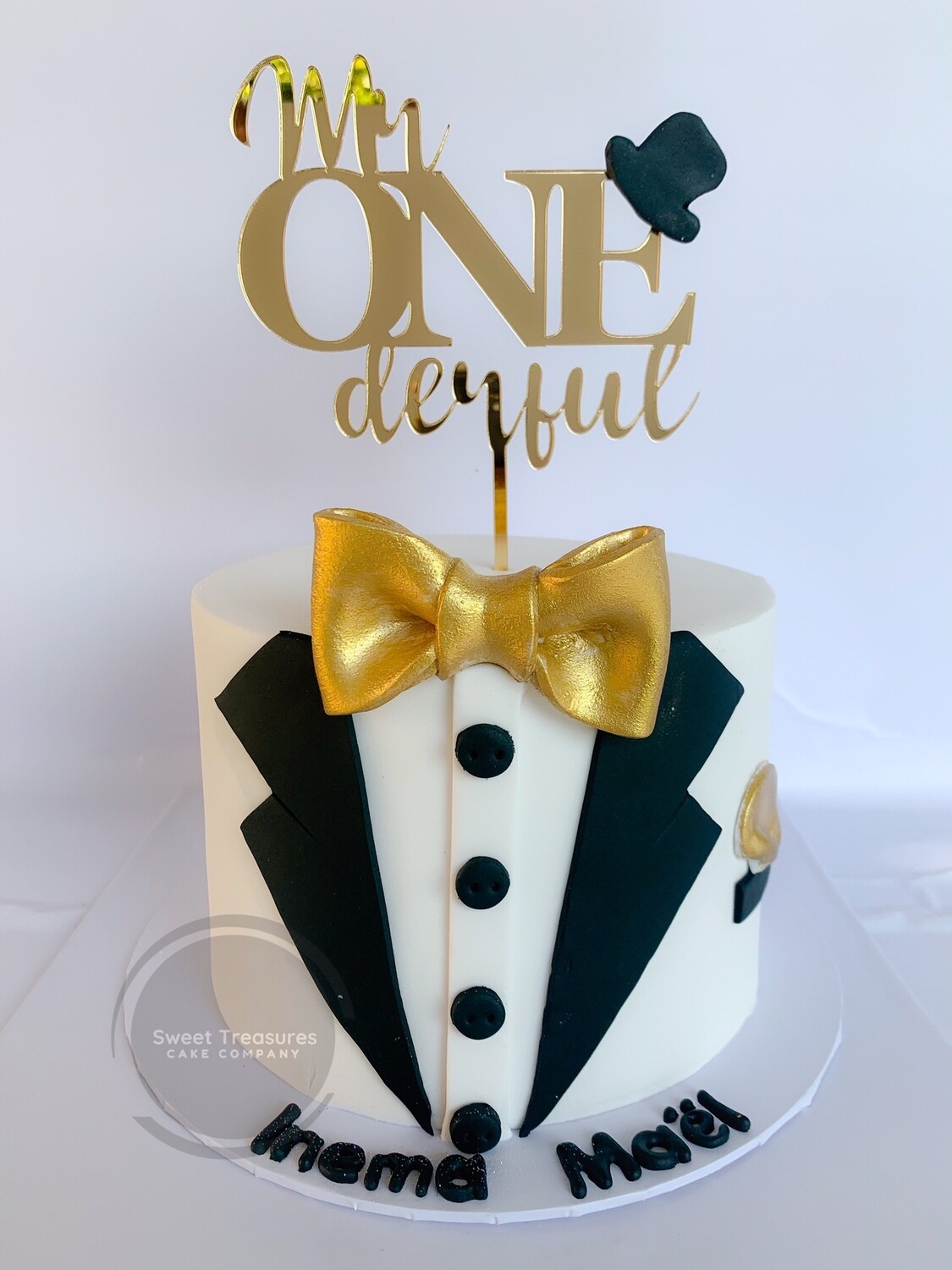 Mr ONEderful Single Suit tier cake