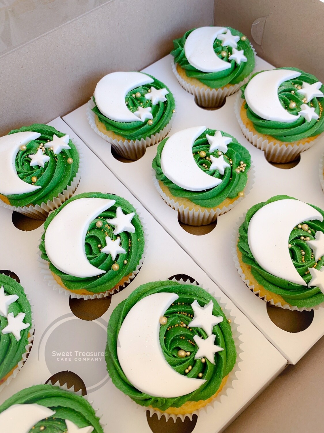 Twinkle star baby shower cupcakes