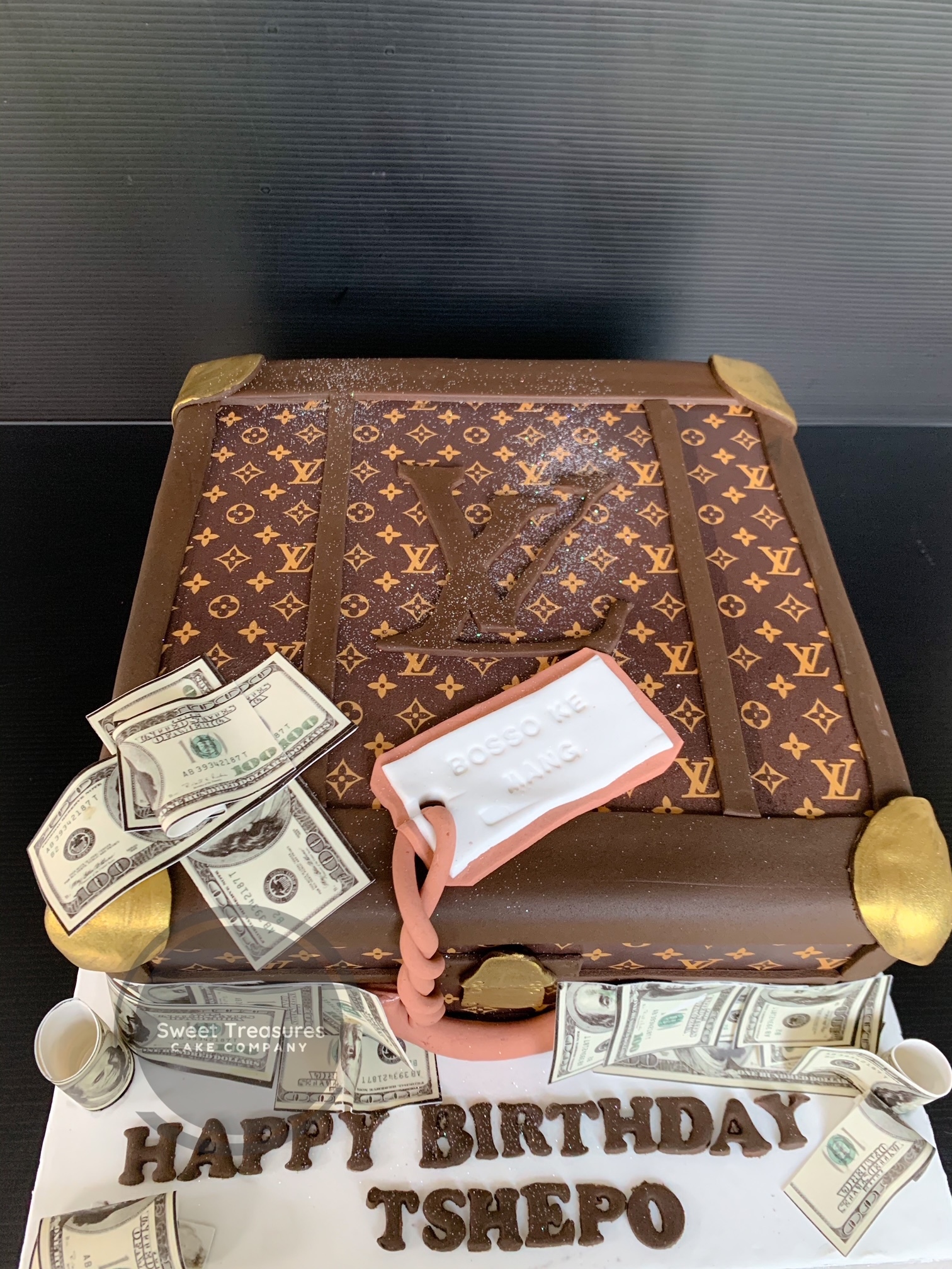 Cafe Faraoa - Louis Vuitton themed Money Pulling Cake in