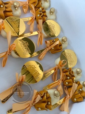 Frills &amp; Pearls Cakesicles