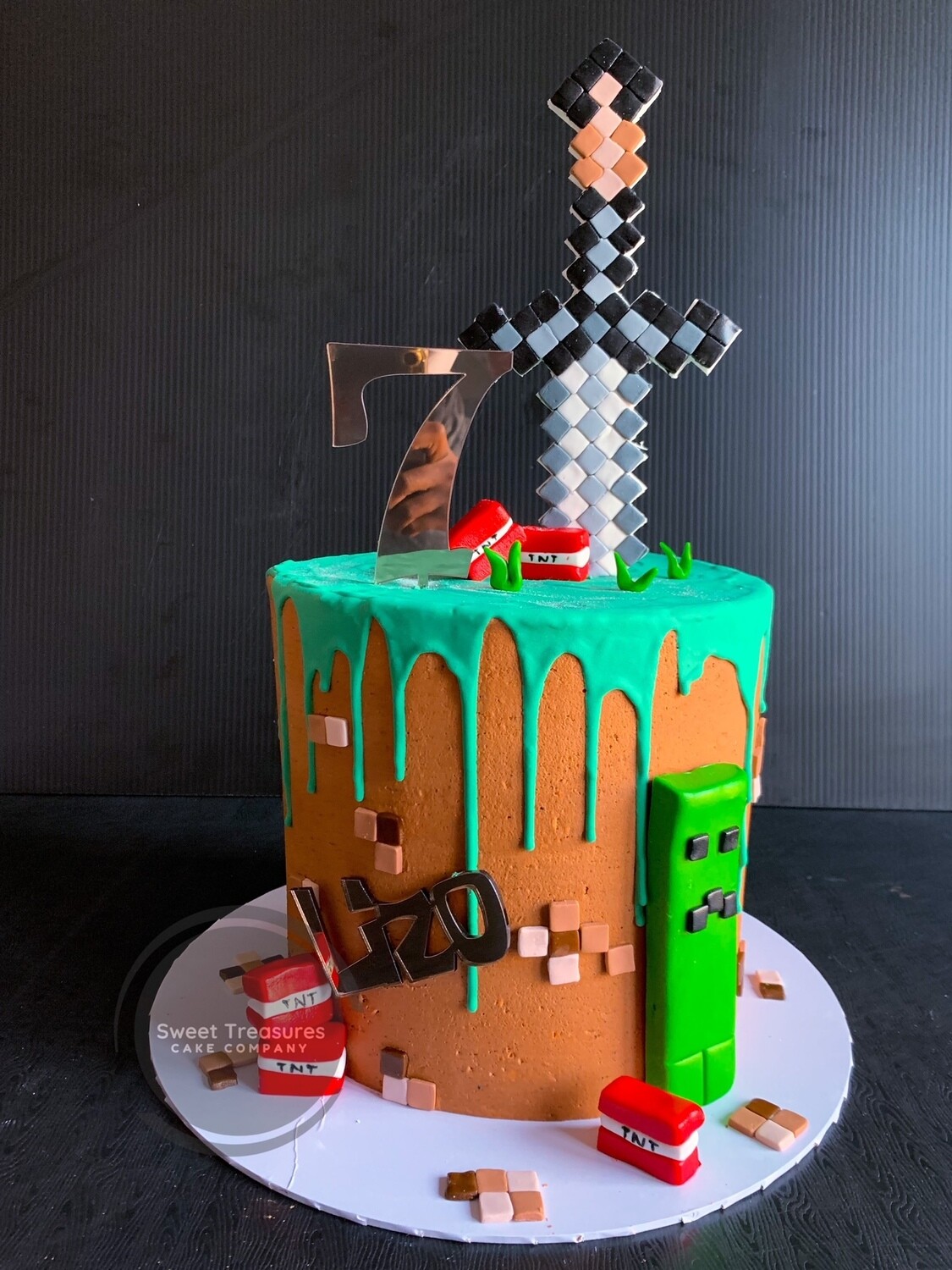 Minecraft Chocolate drip Single tier cake