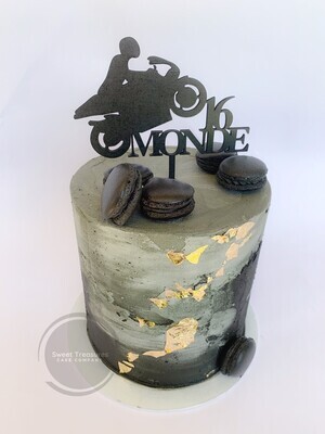 Single tier black and grey marbled cake