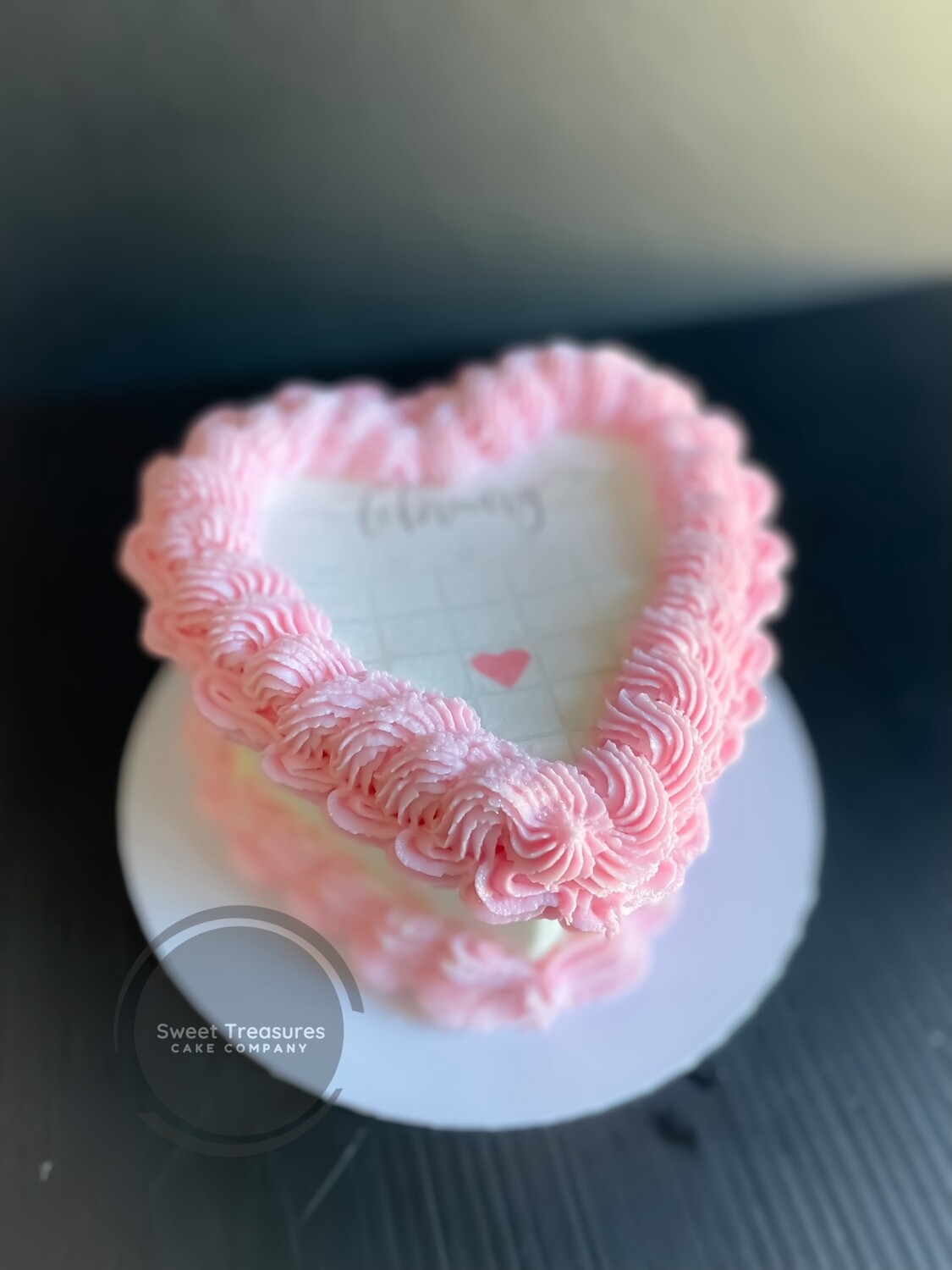 Heart shaped Burn Reveal Buttercream Single tier Cake, Size: 6 inches (15cm wide): 2 layers tall (8cm), 1 layer of filling: up to 4 servings, Upsize (Add Layer); Make sure to match correctly: No thank you