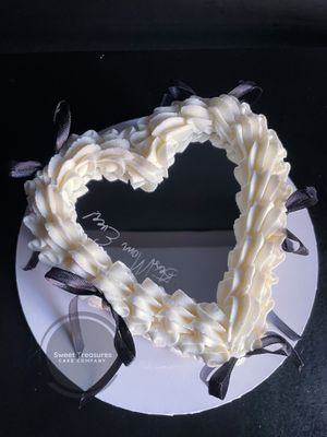 Heart shaped Mirror Selfie Cake