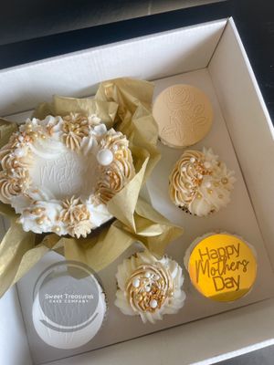 Cream and Gold Bento Cake Box