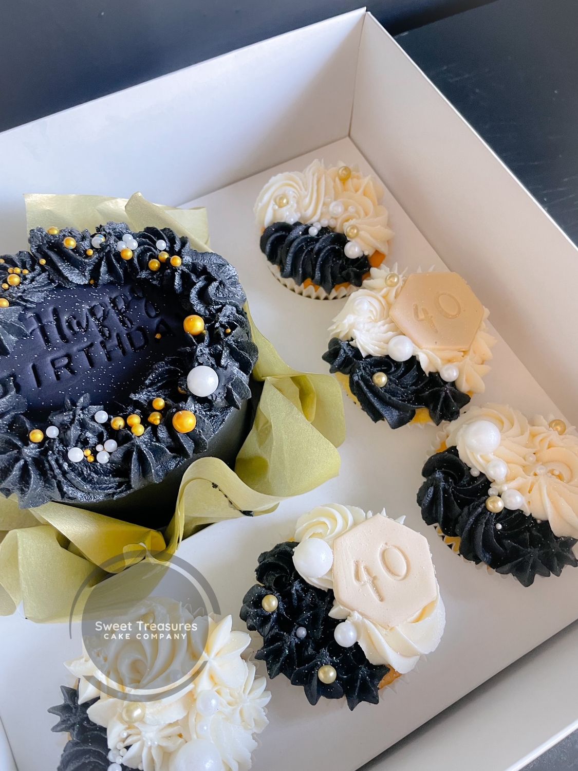 Black and Cream Bento Cake Box