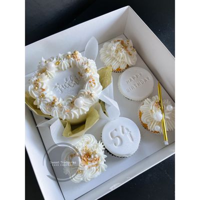 White and Gold Bento Cake Box