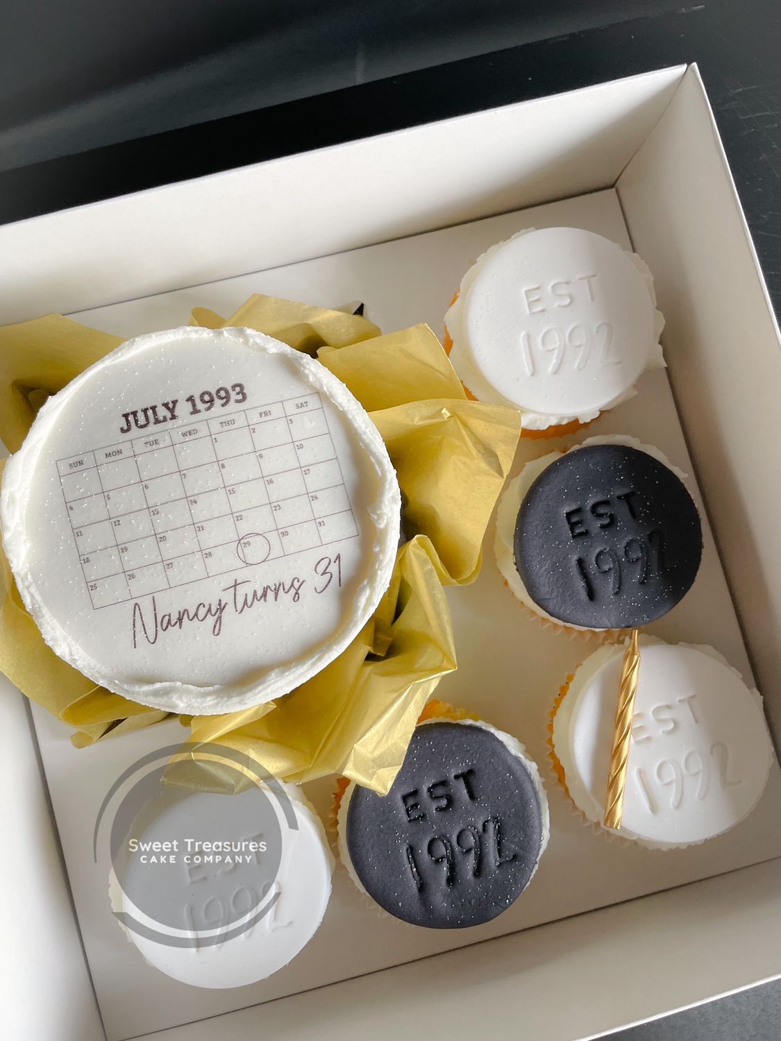 Black and White Calendar Bento Cake Box