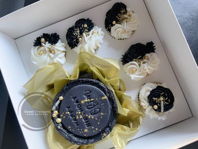 Black and White Bento Cake Box