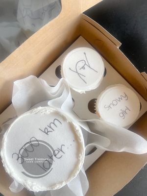 White Doodle Drawing Bento Cake Box