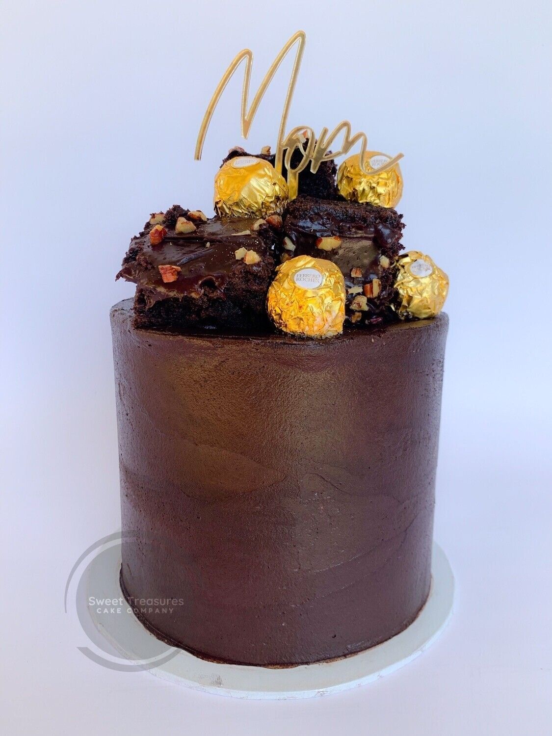 Chocolate topped Single tier cake