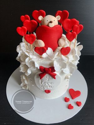 Teddy with hearts Bento Cake / and cupcakes