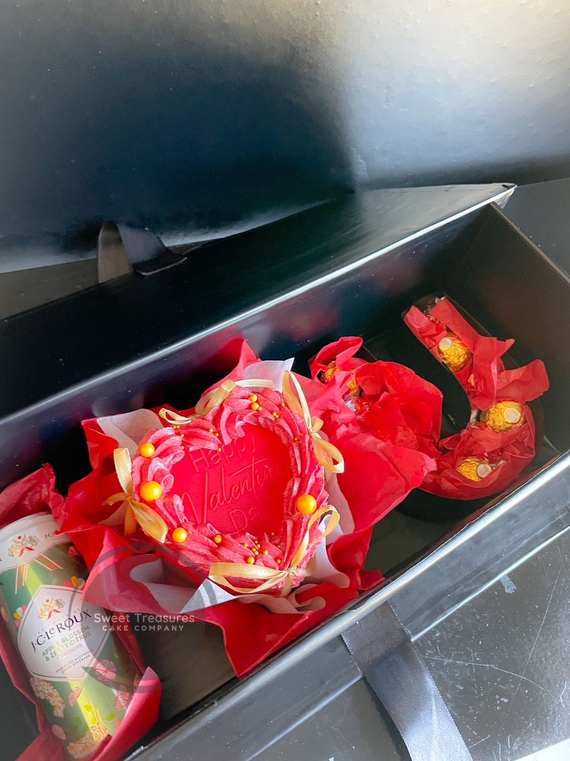 Cheers to Love&quot; Gift Box