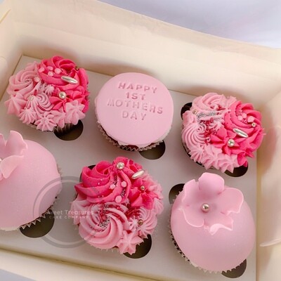 Fancy Piped cupcakes