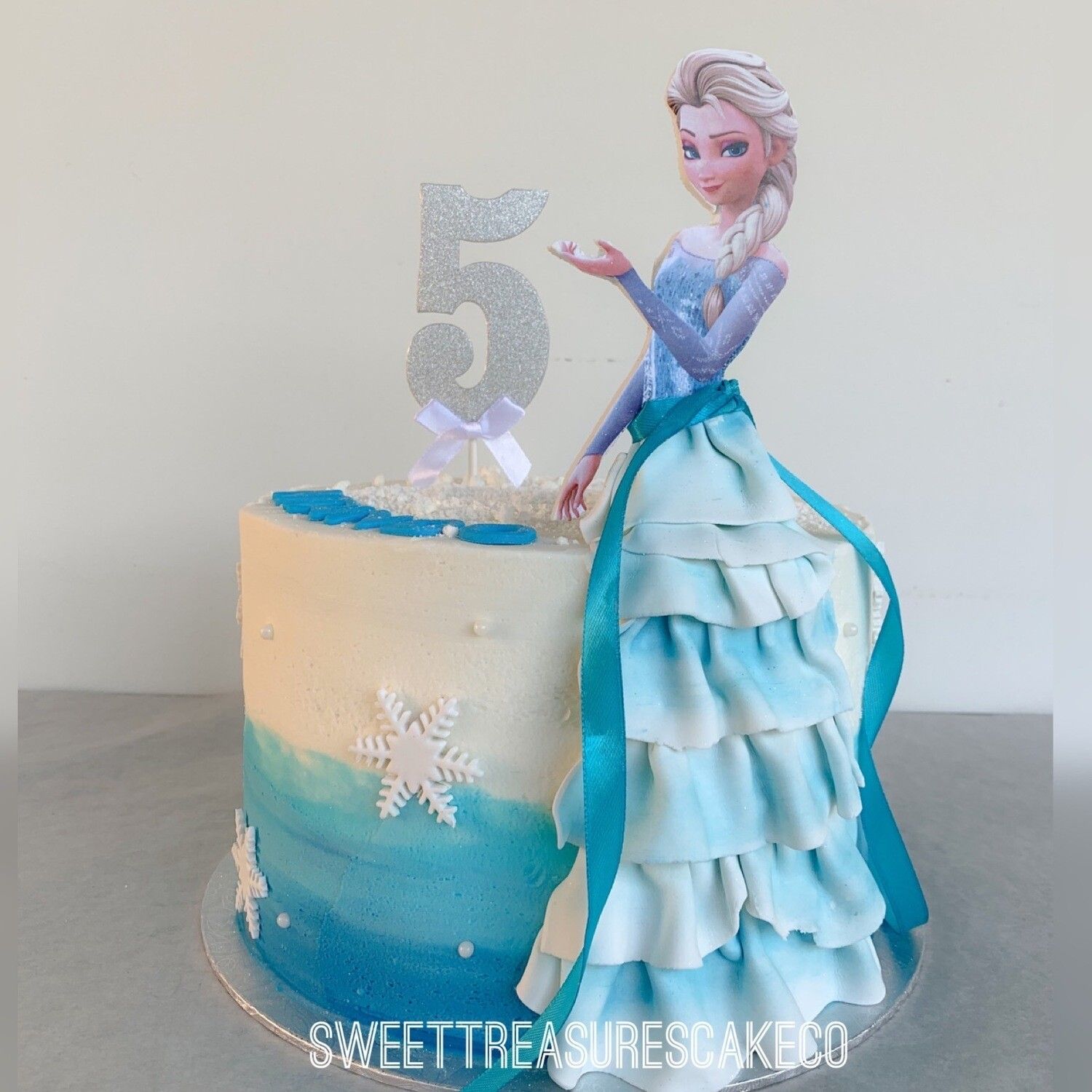 Frozen themed Single tier Cake Frozen themed Single tier Cake