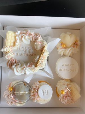 Cream and Gold Bento Cake Box