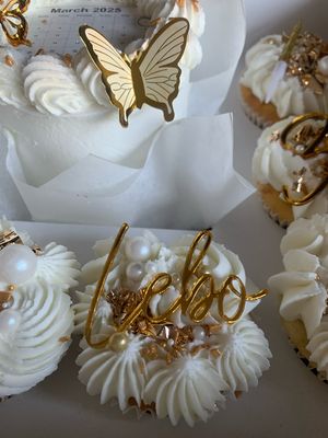 White and Gold Bento Cake Box