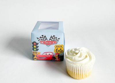 Cupcake Box WITH CUPCAKE: Lightning McQueen Inspired