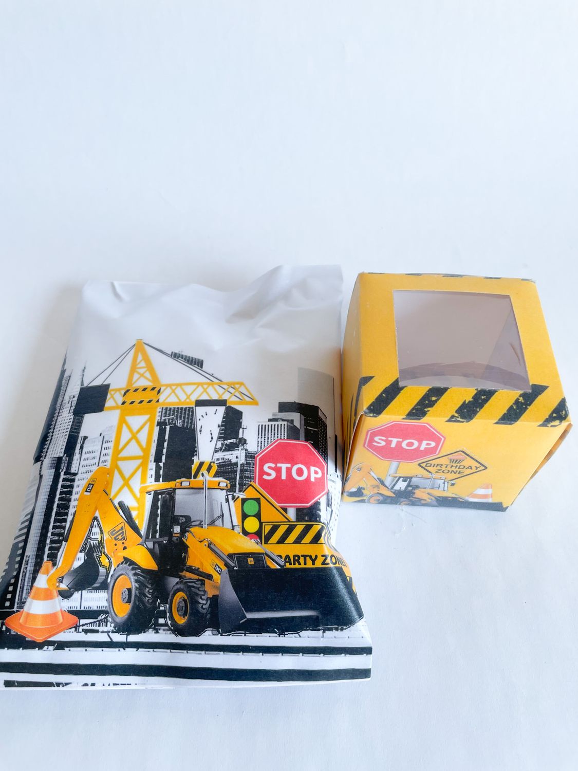 Party Pack Bag WITH matching Cupcake: Little Builder