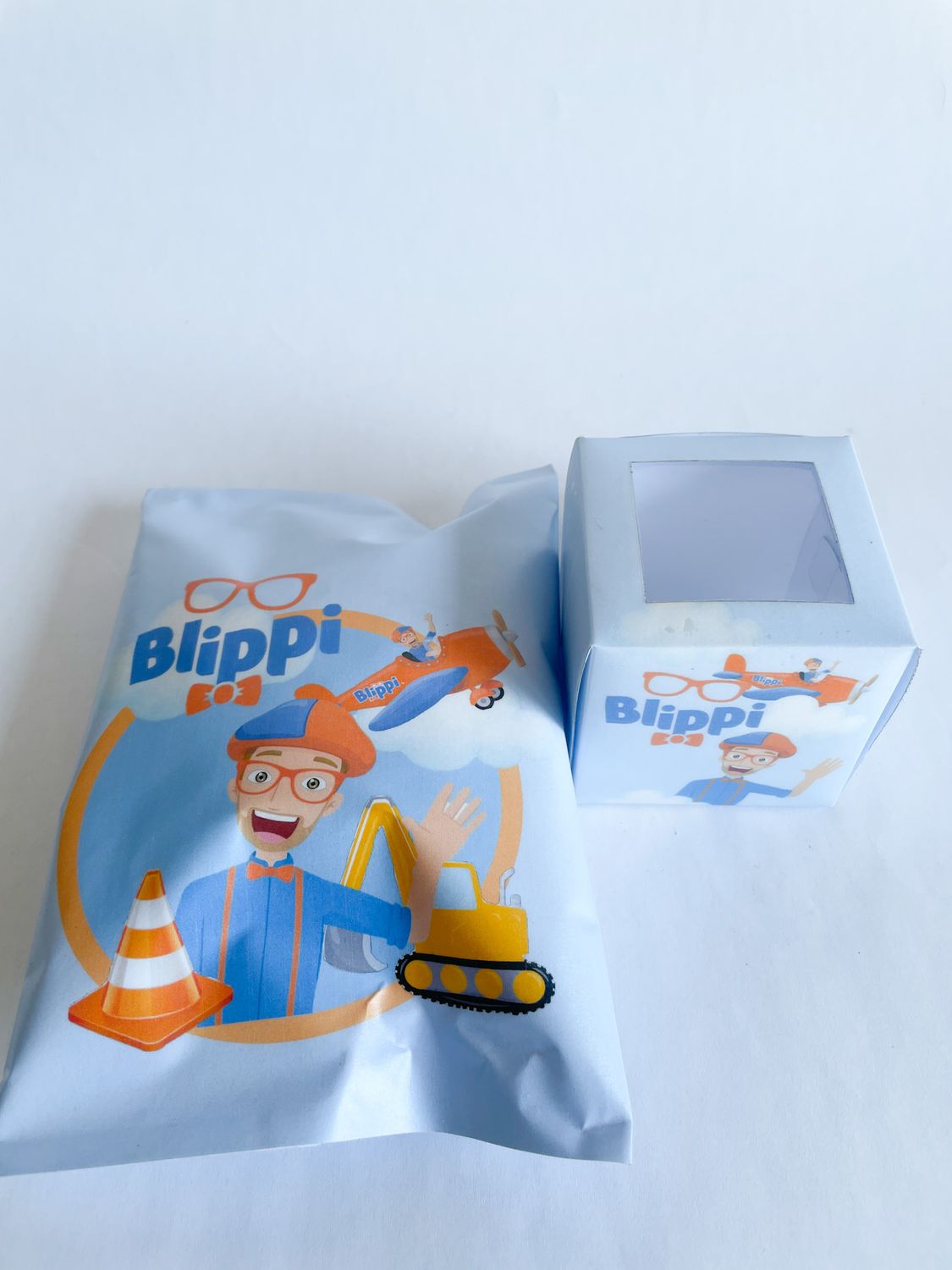 Party Pack Bag WITH matching Cupcake: Blippi Inspired