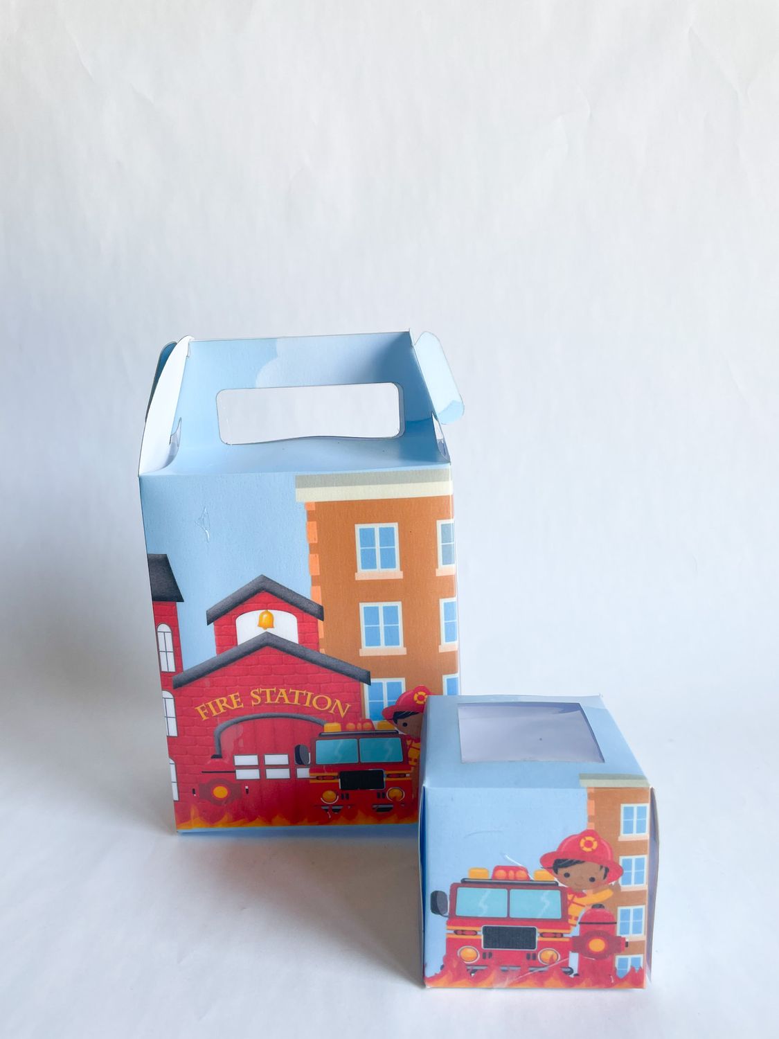 Party Pack Box WITH matching cupcakes: Fire Engen