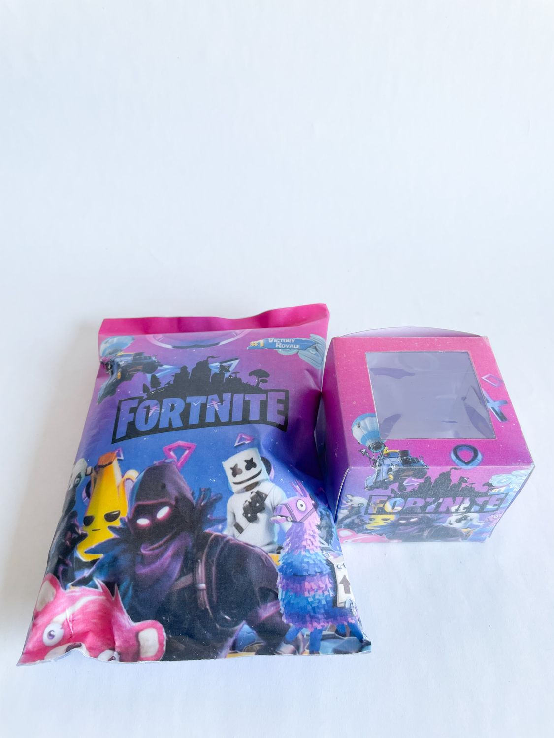 Party Pack Bag WITH matching Cupcake: Fortnite Inspired