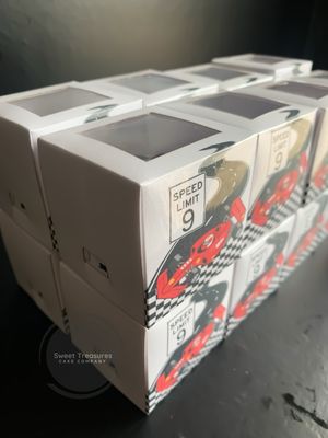 Cupcake Box WITH CUPCAKE: Speedy Racer