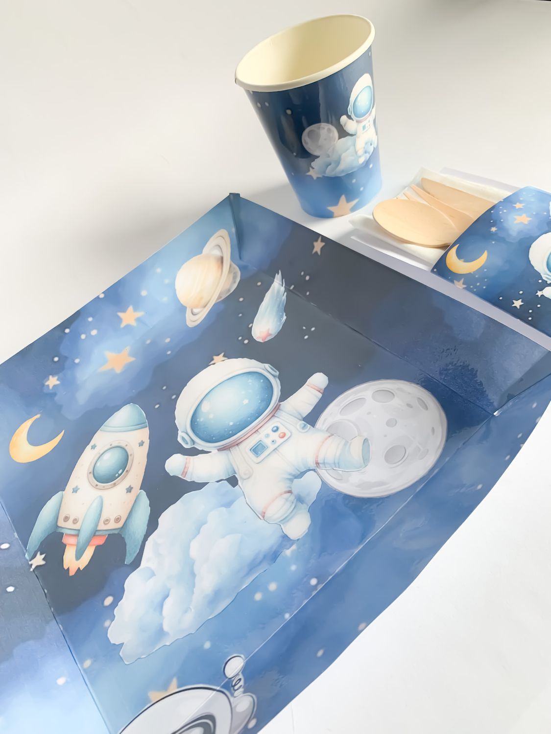 Disposable Tableware: Galaxy Gaze Inspired