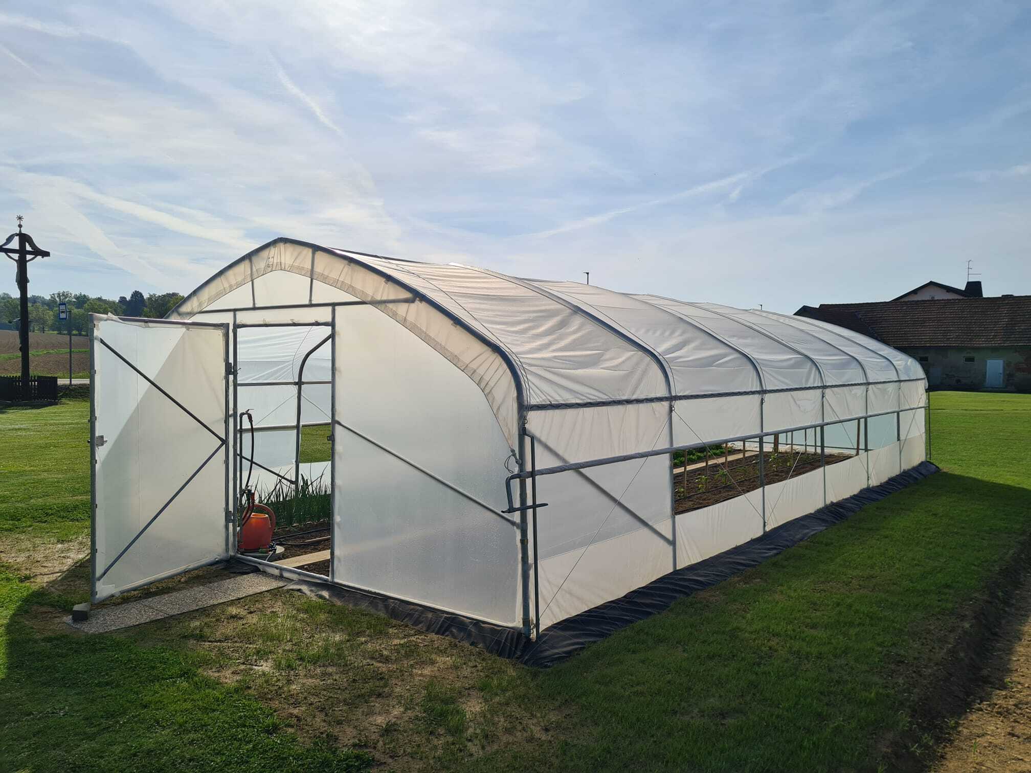 Stabiles Foliengewächshaus für Hobby und professionellen Anbau