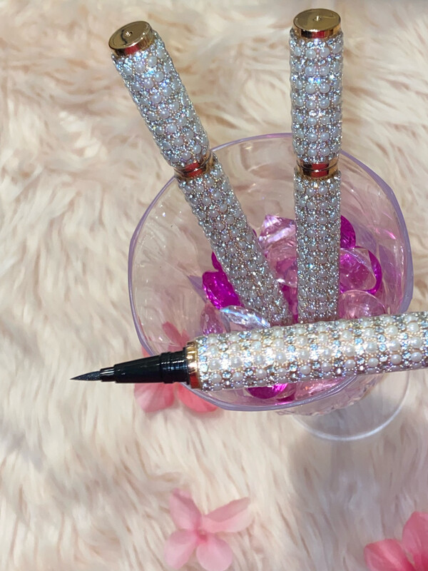 2-in-1 Eyeliner Adhesive Pen