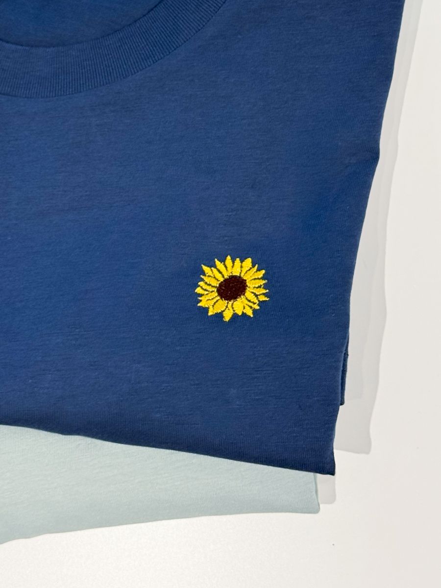 SAMPLE SALE | T-shirt V-hals Dames - Zonnebloem | MAAT XS