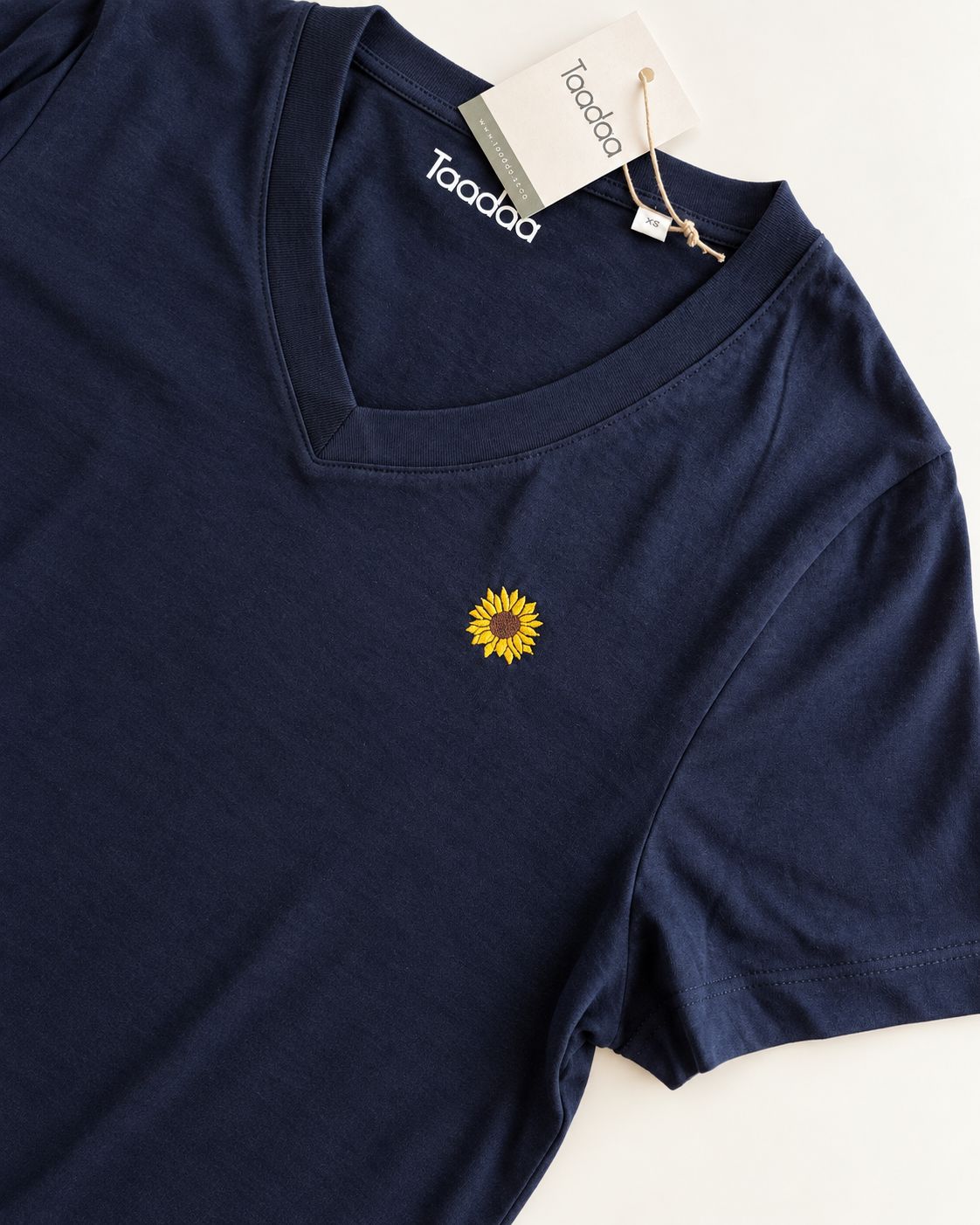 SAMPLE SALE | T-shirt V-hals Dames - Zonnebloem | MAAT XS