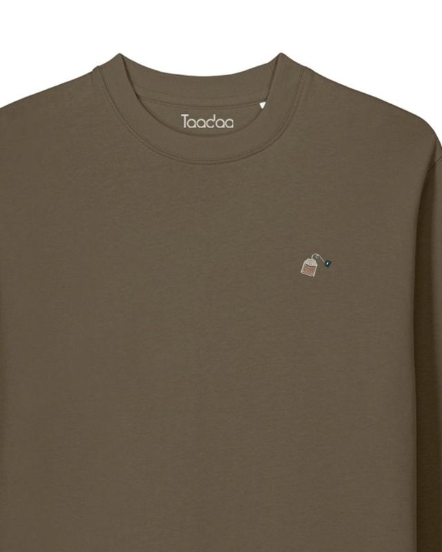 Sweat bio avec sachet de thé : motif brodé (sachet de thé) sur un sweat en coton biologique
